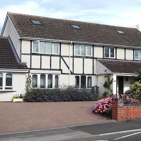 Highworth House Bed & Breakfast Swindon Bagian luar foto
