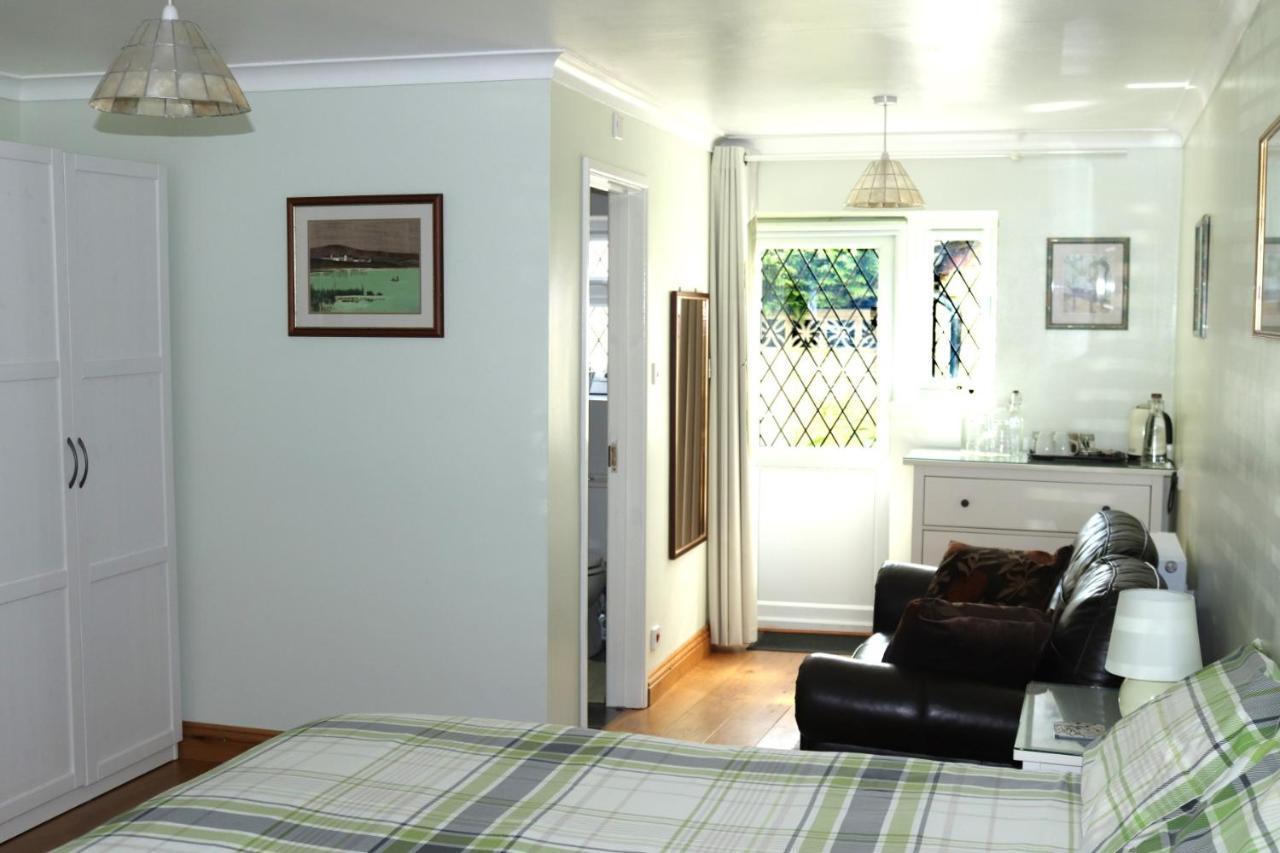 Highworth House Bed & Breakfast Swindon Bagian luar foto