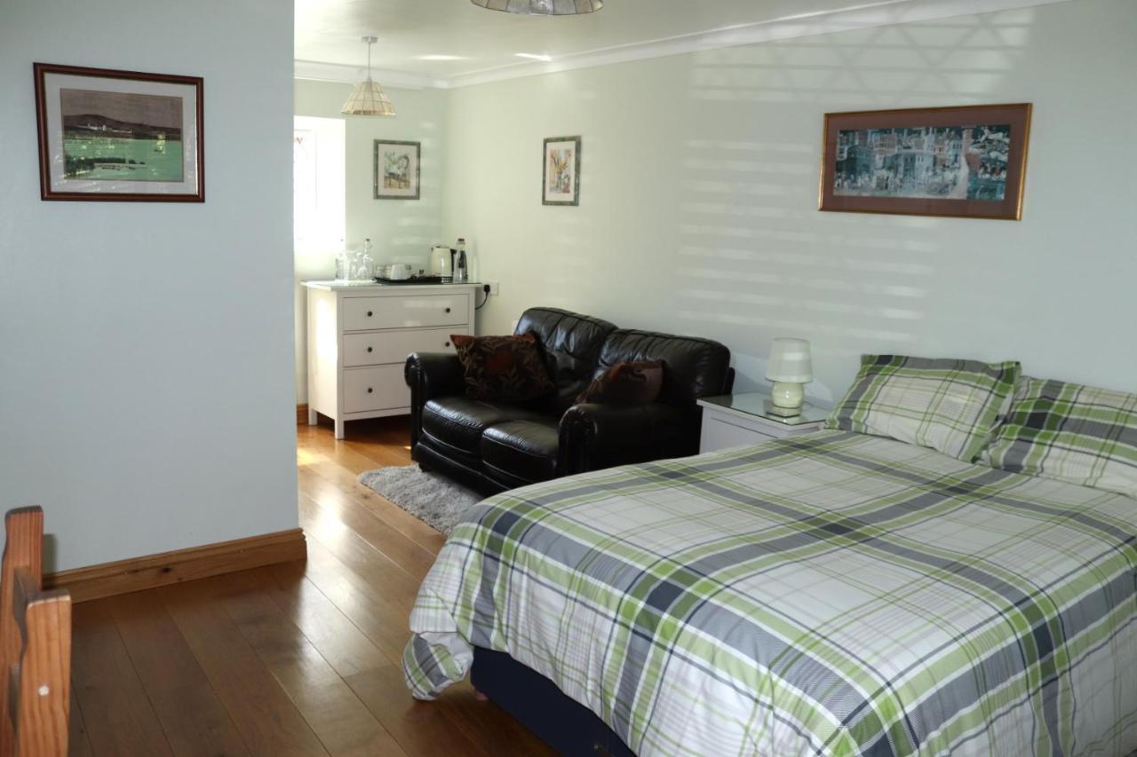 Highworth House Bed & Breakfast Swindon Bagian luar foto