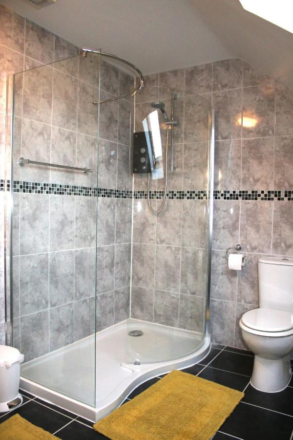 Highworth House Bed & Breakfast Swindon Bagian luar foto
