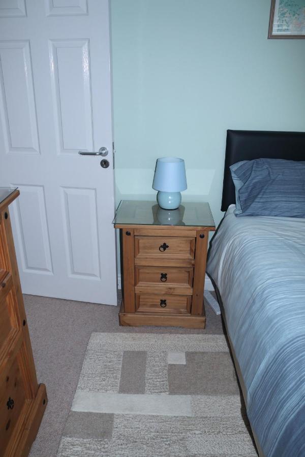 Highworth House Bed & Breakfast Swindon Bagian luar foto
