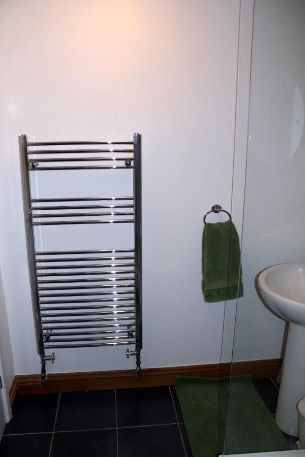 Highworth House Bed & Breakfast Swindon Bagian luar foto