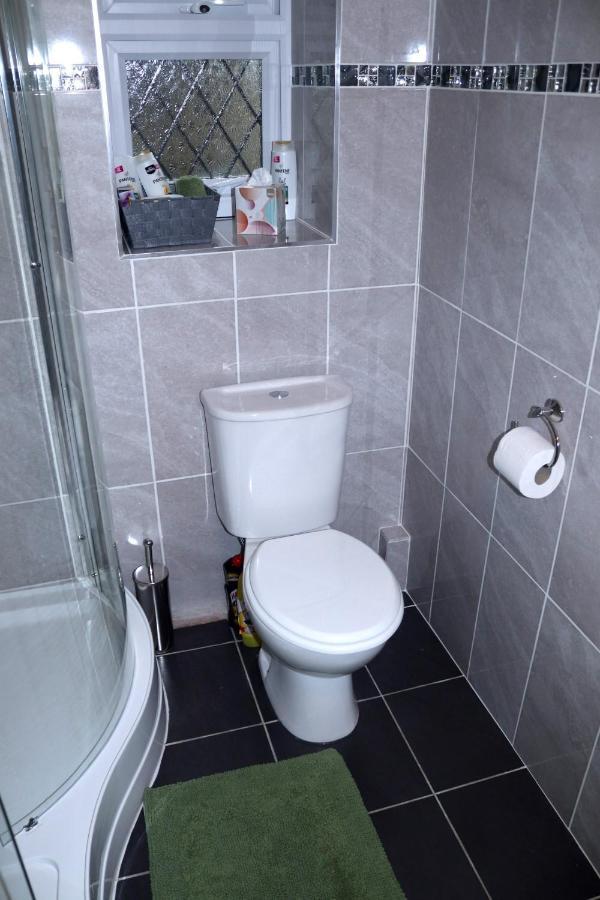 Highworth House Bed & Breakfast Swindon Bagian luar foto