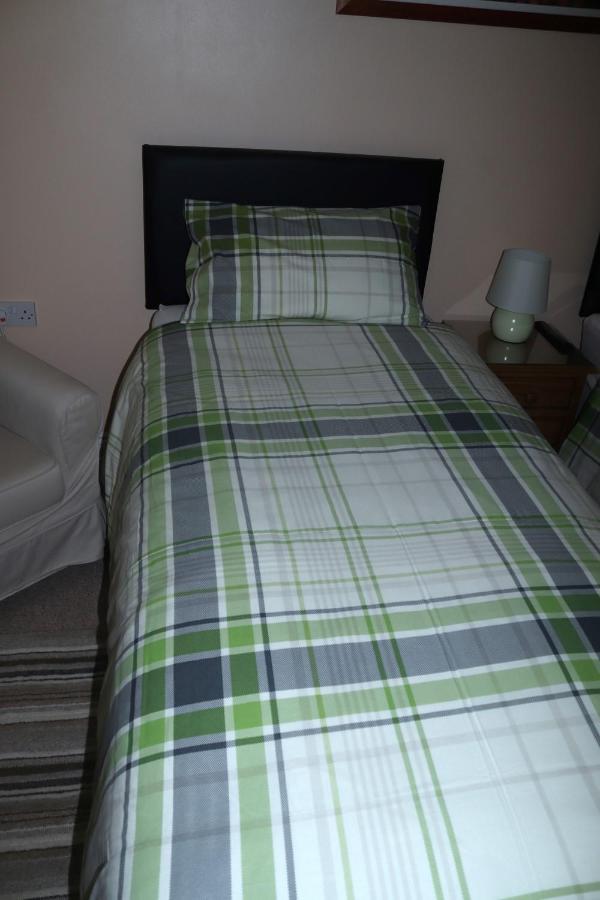 Highworth House Bed & Breakfast Swindon Bagian luar foto