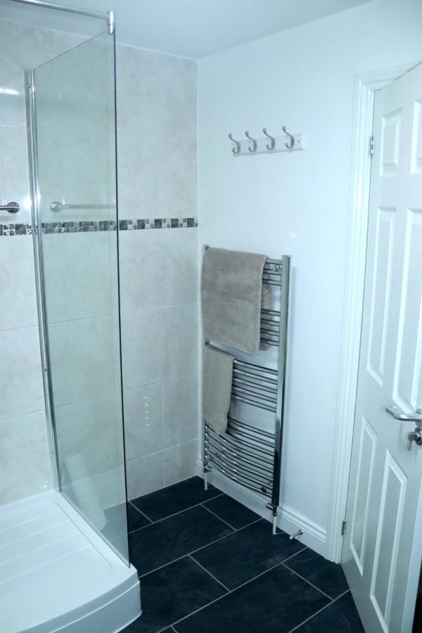Highworth House Bed & Breakfast Swindon Bagian luar foto