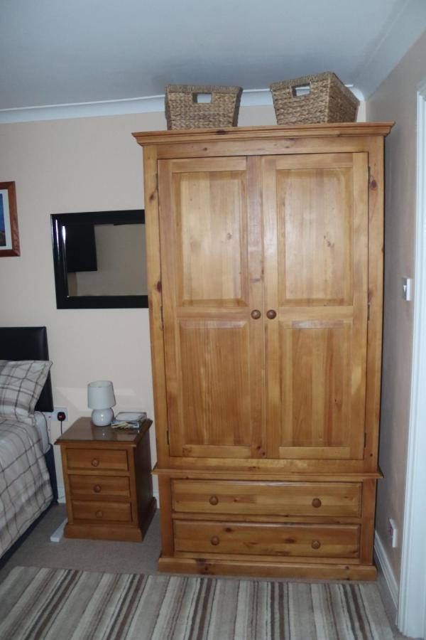 Highworth House Bed & Breakfast Swindon Bagian luar foto