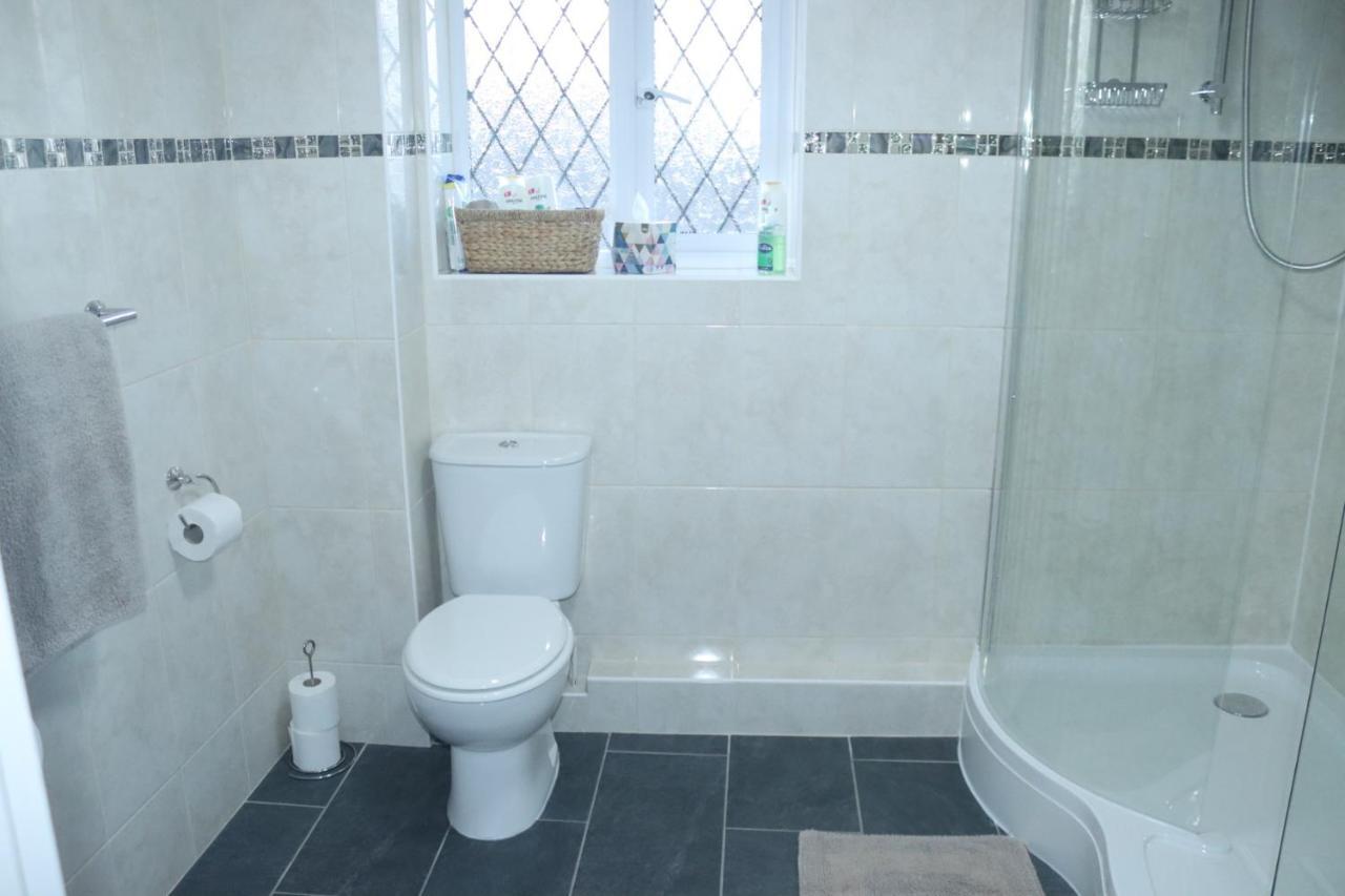 Highworth House Bed & Breakfast Swindon Bagian luar foto