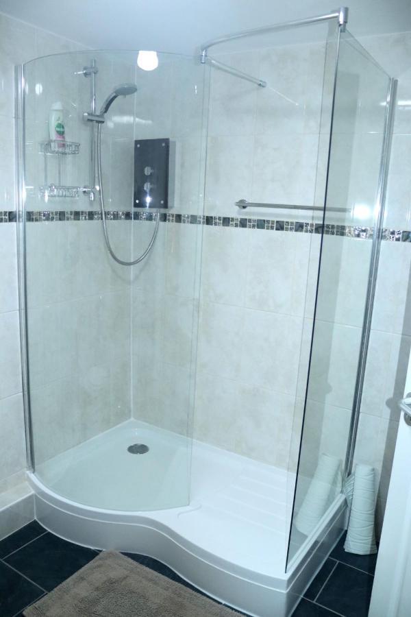 Highworth House Bed & Breakfast Swindon Bagian luar foto